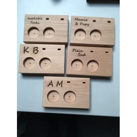 Gravure Sur Socle Bois (5 Mots Maximum) 1 Gravure Sur Socle Bois (5 Mots Maximum)